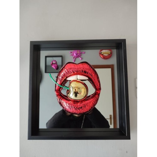 I want to break free - cherry gold Limited Ed. 35x35x6 cm